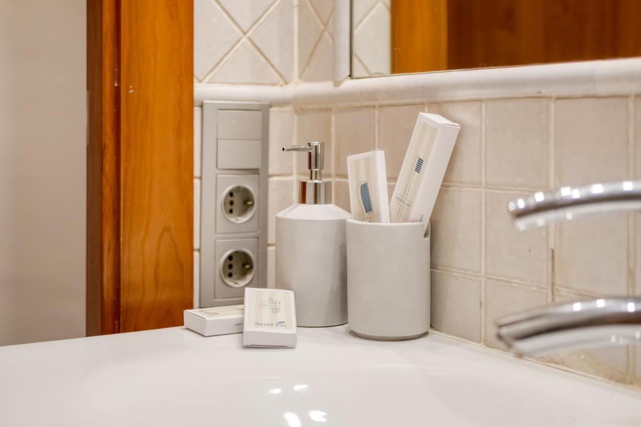 Sweet Inn - Lesseps Barcelona Ngoại thất bức ảnh